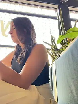Chloe_in_public nude strip on cam for live sex chat