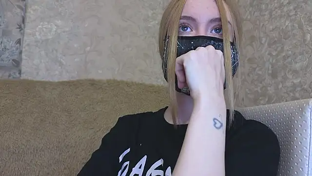 CreamAssk nude strip on cam for live sex chat