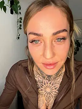 ElenaHaze nude strip on cam for live sex chat
