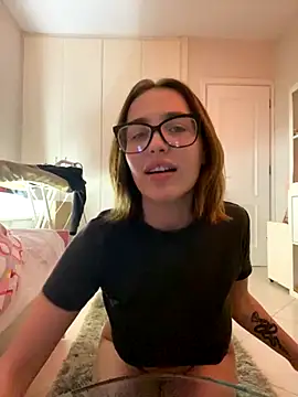 Evamaslow nude strip on cam for live sex chat