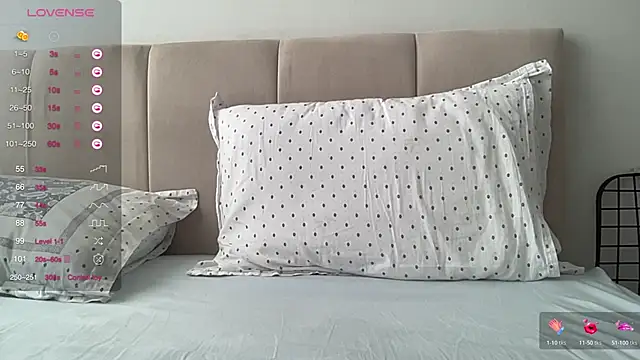 Fentyyy nude strip on cam for live sex chat