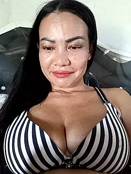 Ivy-Naughty nude strip on cam for live sex chat