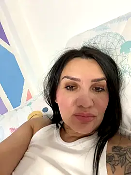 Julia_Mond nude strip on cam for live sex chat