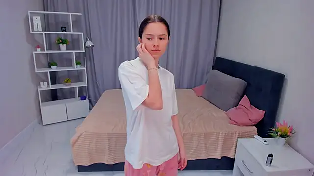 MinnaAsston nude strip on cam for live sex chat