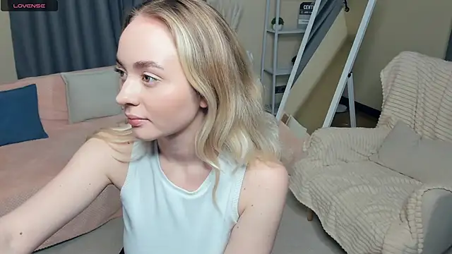 AnitaPage nude strip on cam for live sex chat