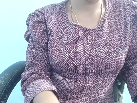 Dairy-Milky nude strip on cam for live sex chat