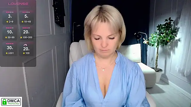 Juarnea nude strip on cam for live sex chat