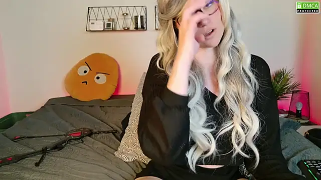 Kittychatte nude strip on cam for live sex chat