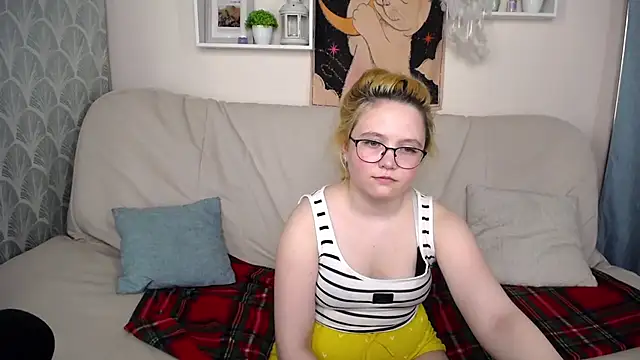 LinaShyFox nude strip on cam for live sex chat
