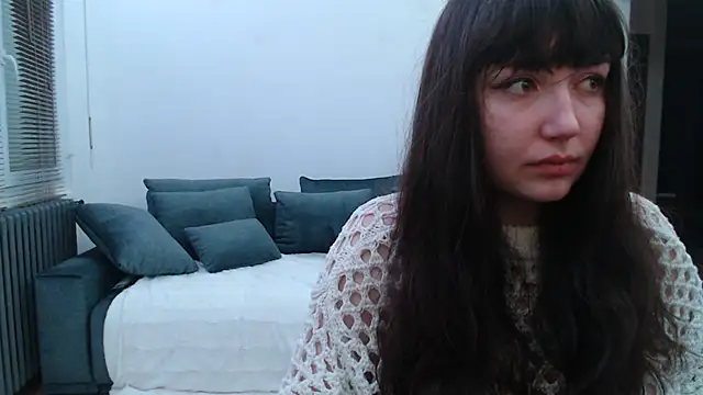 Lynylou nude strip on cam for live sex chat