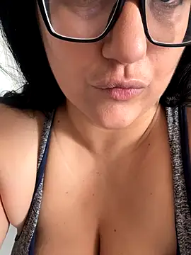 MelissaConti nude strip on cam for live sex chat