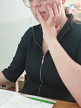 NikkiBenc nude strip on cam for live sex chat