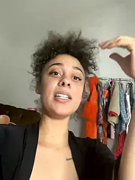 Rennibear nude strip on cam for live sex chat