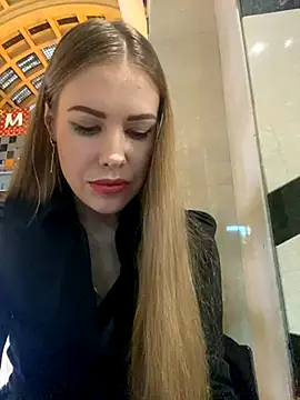 AlexisRenn nude strip on cam for live sex chat