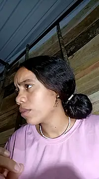 Ggeraldyn nude strip on cam for live sex chat