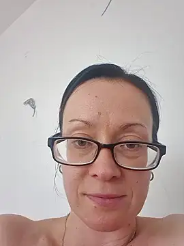 Reneesme nude strip on cam for live sex chat