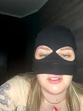 Spycyjuicy nude strip on cam for live sex chat