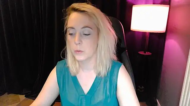 VlinderJulia nude strip on cam for live sex chat