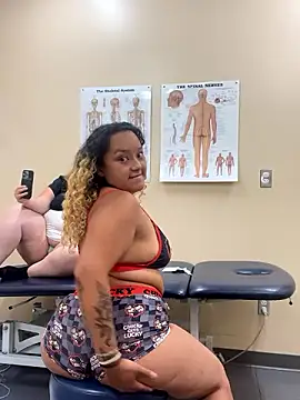 Diamondbebe96 nude strip on cam for live sex chat