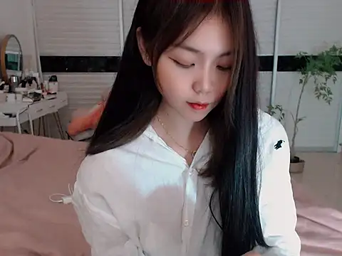 -Lucky_Girl nude strip on cam for live sex chat