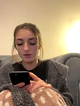 BellaaBanks nude strip on cam for live sex chat
