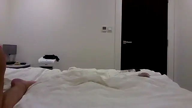 BritishJuicyAva nude strip on cam for live sex chat
