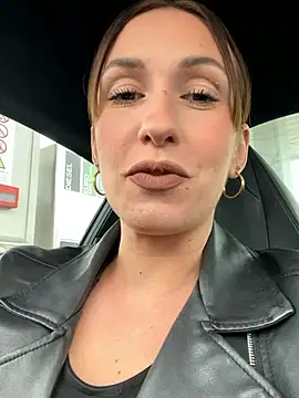 Lola_tentatiion nude strip on cam for live sex chat