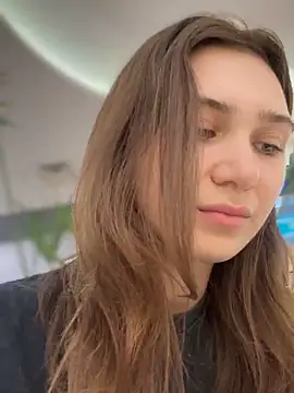 QuitieLia nude strip on cam for live sex chat