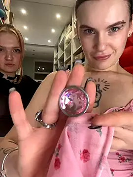 SluttyTeenagers nude strip on cam for live sex chat