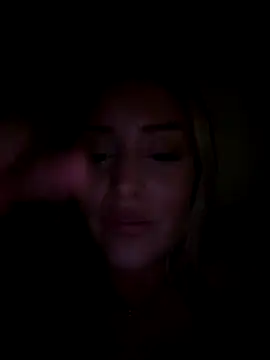 UKLillie nude strip on cam for live sex chat