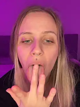 Lunawolf21 nude strip on cam for live sex chat