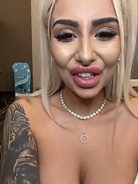 GoldenAmber nude strip on cam for live sex chat