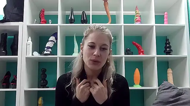 Jessyleyy nude strip on cam for live sex chat