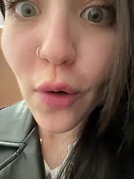 Meow_girl nude strip on cam for live sex chat