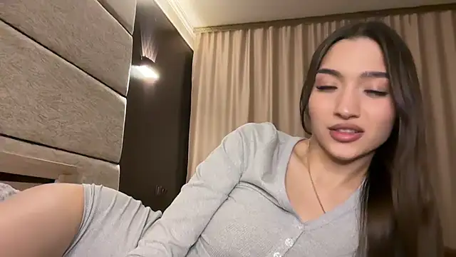 MilenaMilven nude strip on cam for live sex chat