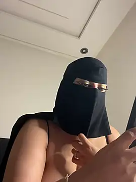 Jyjyelamira nude strip on cam for live sex chat