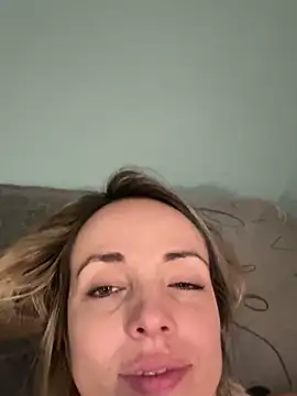 Annicam nude strip on cam for live sex chat