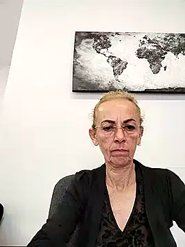 Clarabell4 nude strip on cam for live sex chat