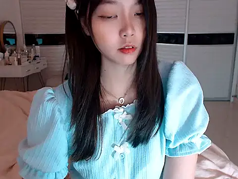 Dou-Yayaya nude strip on cam for live sex chat