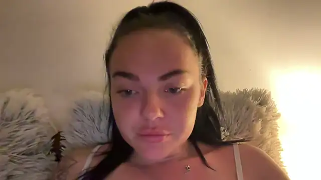 YorkshireLass nude strip on cam for live sex chat
