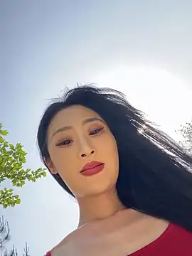 Linger-23 nude strip on cam for live sex chat
