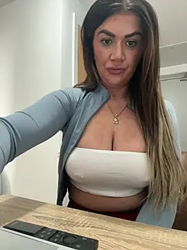 Caseybaby nude strip on cam for live sex chat