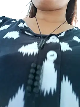 Ishikaranaa nude strip on cam for live sex chat