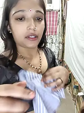 KISSING_QUEEN nude strip on cam for live sex chat