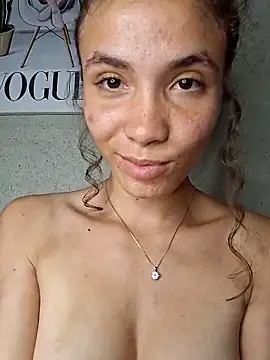 HelenHoltz nude strip on cam for live sex chat