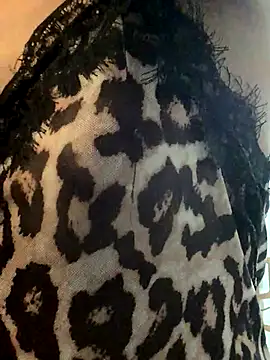 Selena38 nude strip on cam for live sex chat
