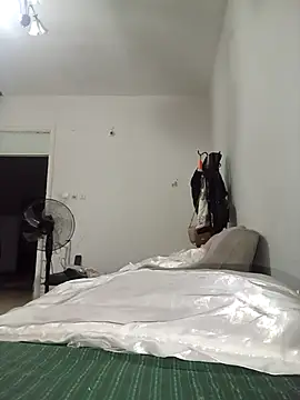 Yenicitir nude strip on cam for live sex chat
