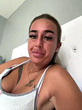 EllieMaeBaby nude strip on cam for live sex chat