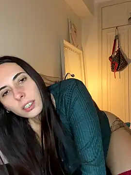 Very_licious nude strip on cam for live sex chat