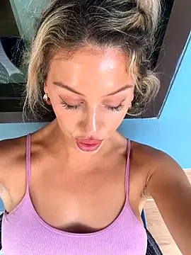 Peachcindyy nude strip on cam for live sex chat